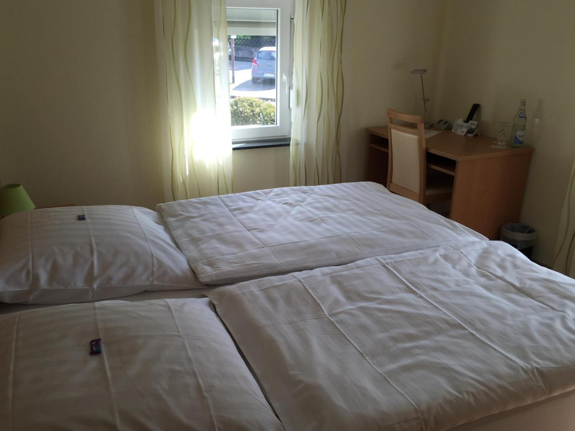 Pension Im Wirtshaus Himberg Bad Honnef ภายนอก รูปภาพ