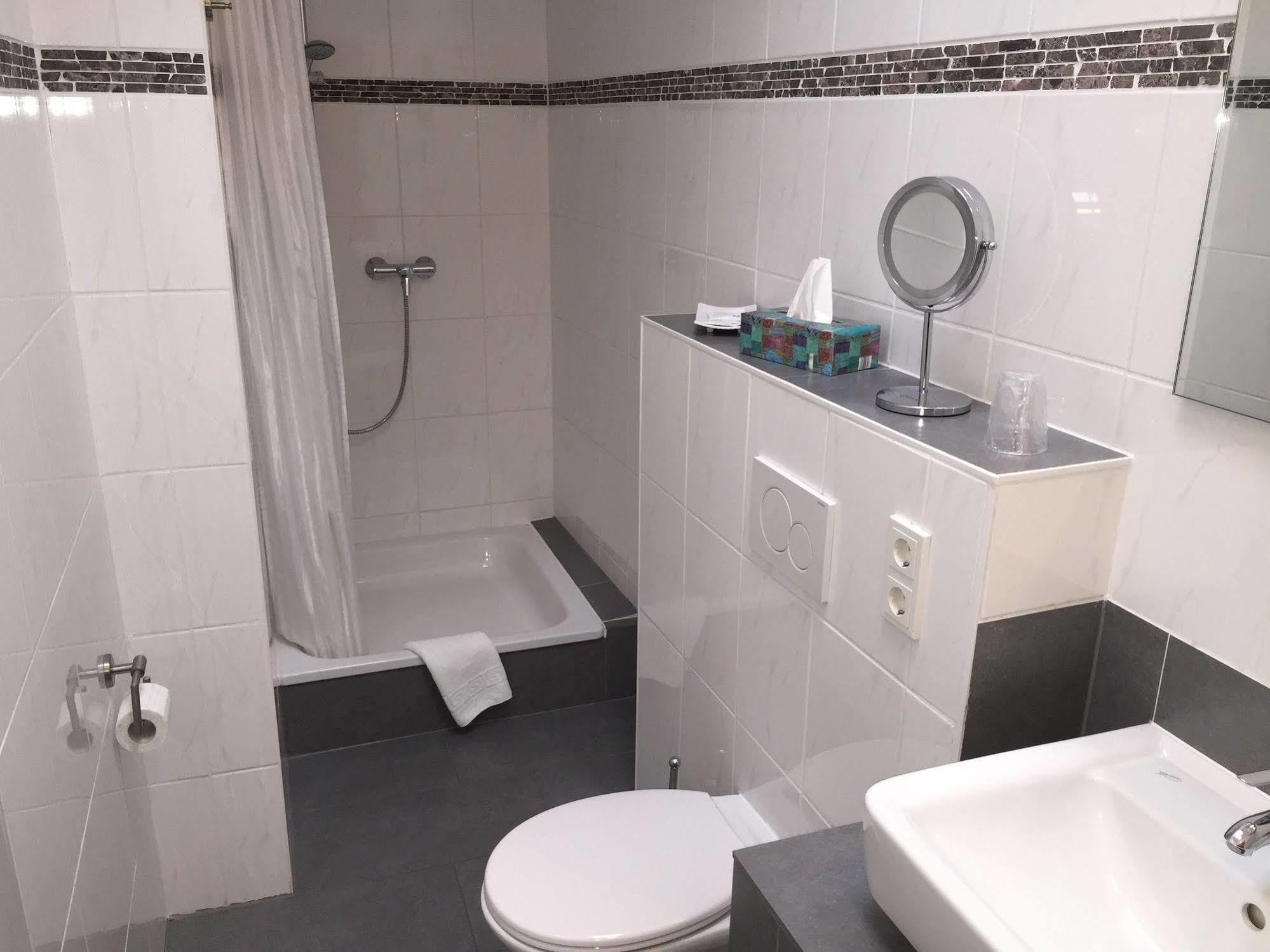 Pension Im Wirtshaus Himberg Bad Honnef ภายนอก รูปภาพ