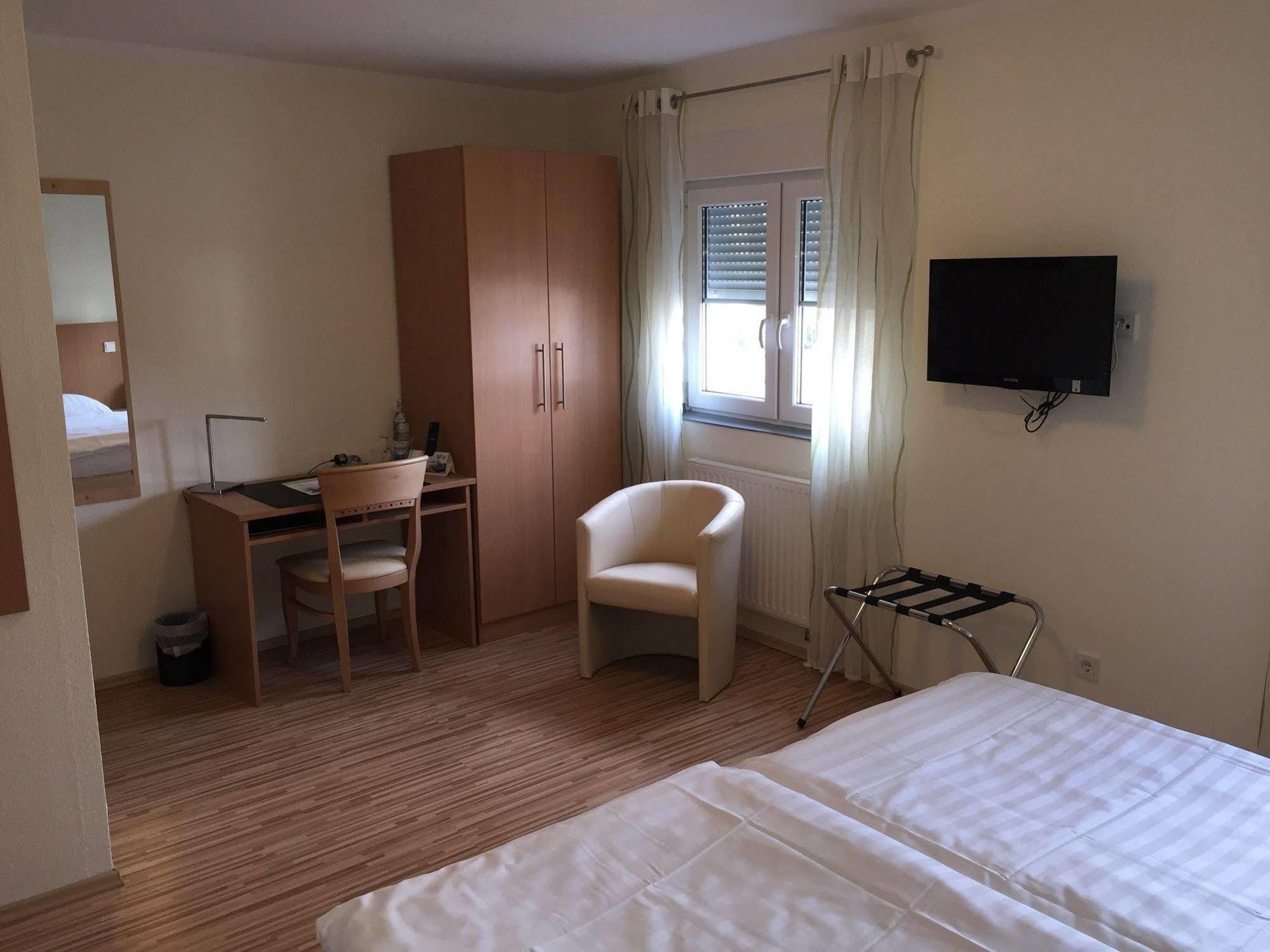 Pension Im Wirtshaus Himberg Bad Honnef ภายนอก รูปภาพ