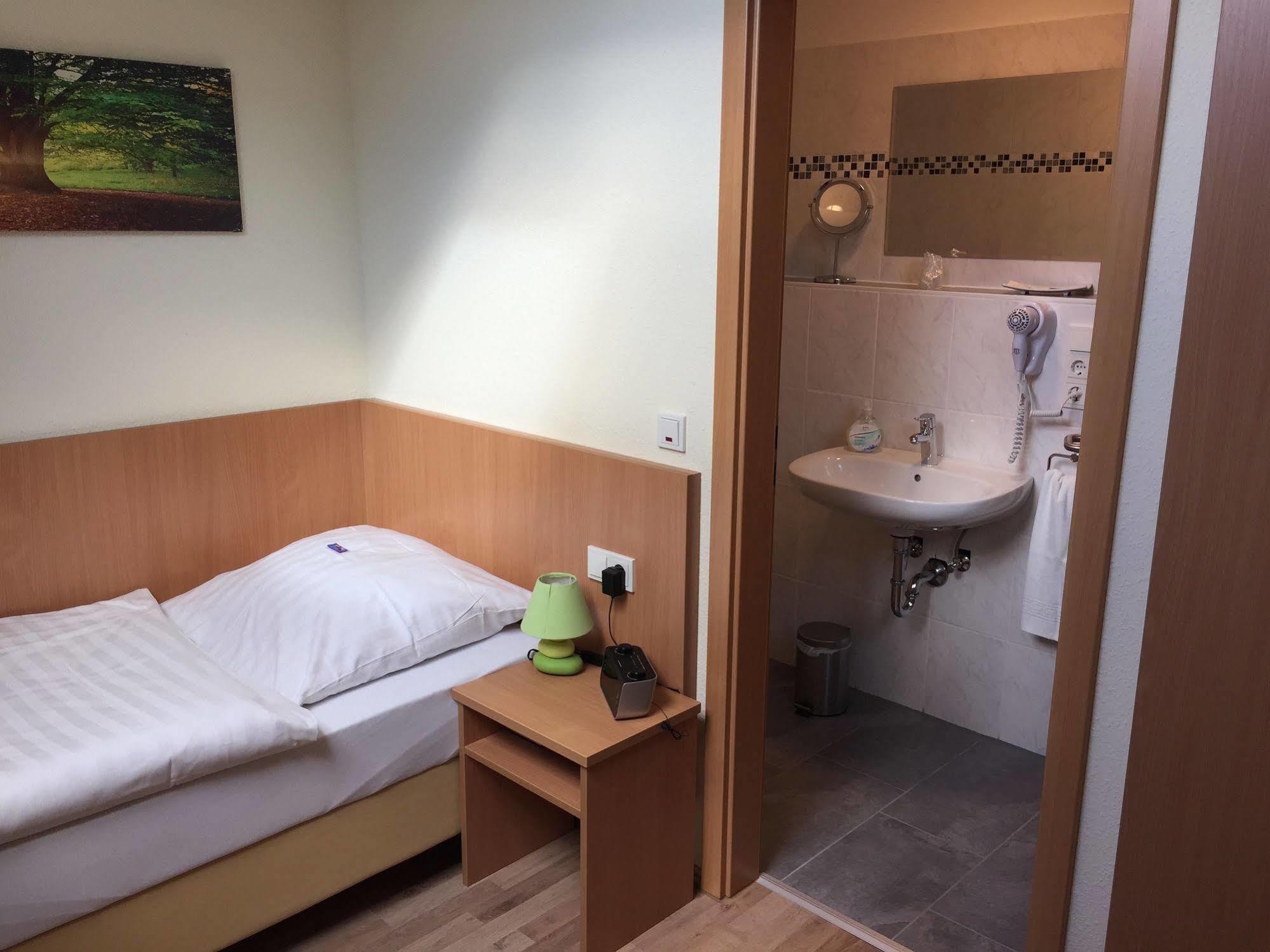 Pension Im Wirtshaus Himberg Bad Honnef ภายนอก รูปภาพ